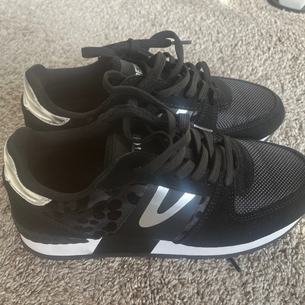 Tretorn tennis shoes